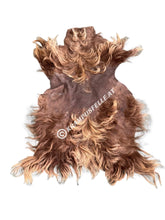 Lade das Bild in den Galerie-Viewer, Ziegenfell ausrasiert gefärbt