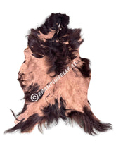 Lade das Bild in den Galerie-Viewer, Ziegenfell ausrasiert gefärbt