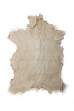 Lade das Bild in den Galerie-Viewer, Ziegenfell, Haarlänge 10 cm