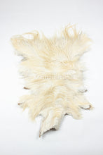 Lade das Bild in den Galerie-Viewer, Ziegenfell, Haarlänge 15 cm