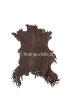 Lade das Bild in den Galerie-Viewer, Ziegenfell gefärbt, Haarlänge 10 cm