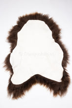 Lade das Bild in den Galerie-Viewer, Islandschaffell, Haarlänge 10-20 cm