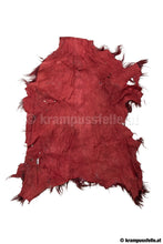 Lade das Bild in den Galerie-Viewer, Ziegenfell ausrasiert gefärbt, Haarlänge 10 cm