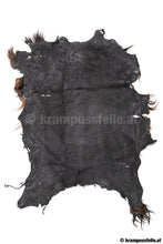 Lade das Bild in den Galerie-Viewer, Ziegenfell ausrasiert gefärbt, Haarlänge 10 cm