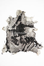 Lade das Bild in den Galerie-Viewer, Ziegenfell ausrasiert gefärbt