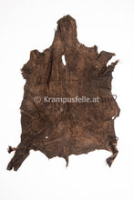 Lade das Bild in den Galerie-Viewer, Ziegenfell ausrasiert gefärbt